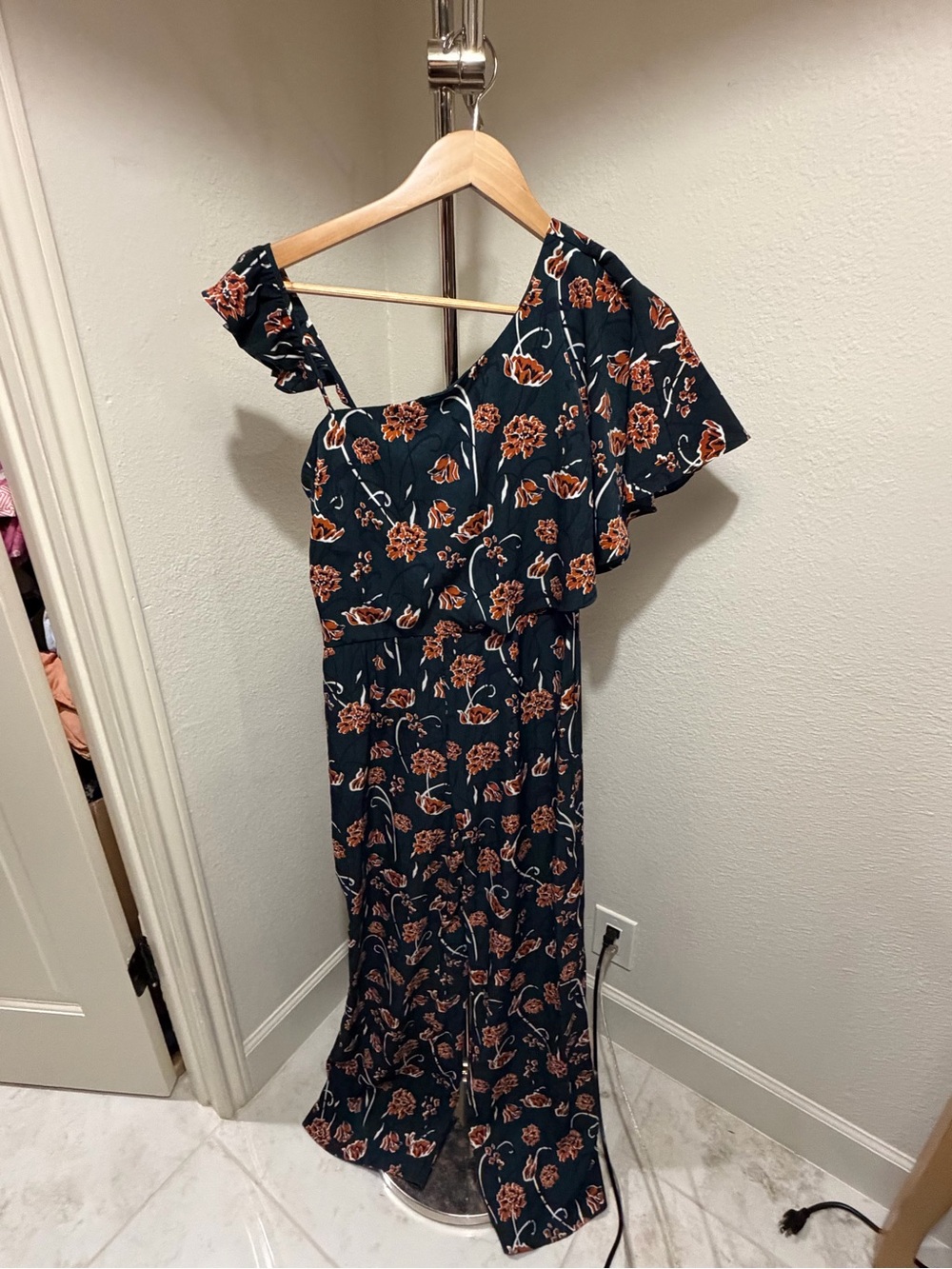 Sugarlips Black One-Shoulder Floral Maxi Dress